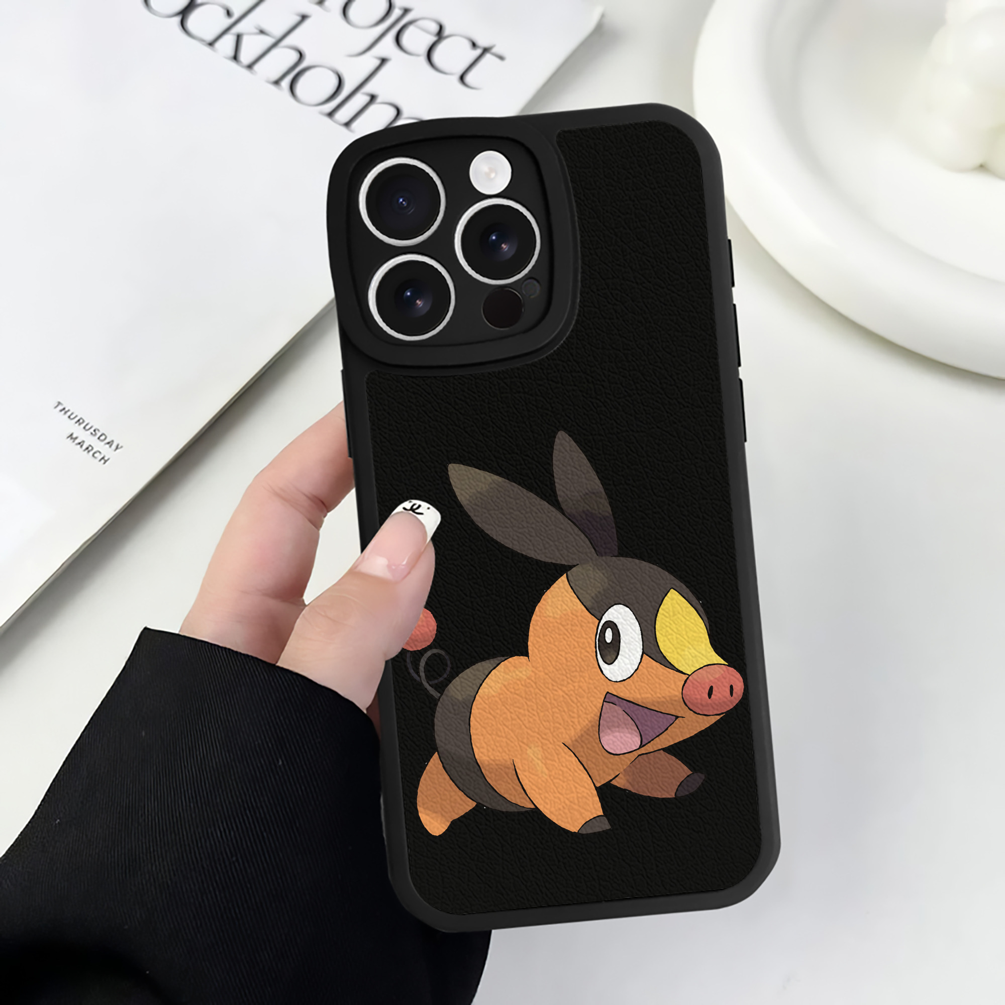 （画像用） ポケットモンスター Pokémon 【iPhone 16シリーズ対応】シリコンスマホケース（レザー調） 材質：シリコン